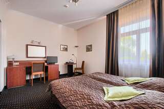 Отель Hotel Sitarska Билгорай Двухместный номер с 1 кроватью или 2 отдельными кроватями-1