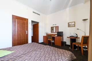 Отель Hotel Sitarska Билгорай Двухместный номер с 1 кроватью или 2 отдельными кроватями-2